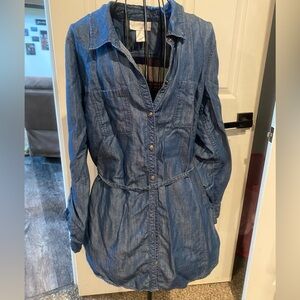 Jessica Simpson maternity top